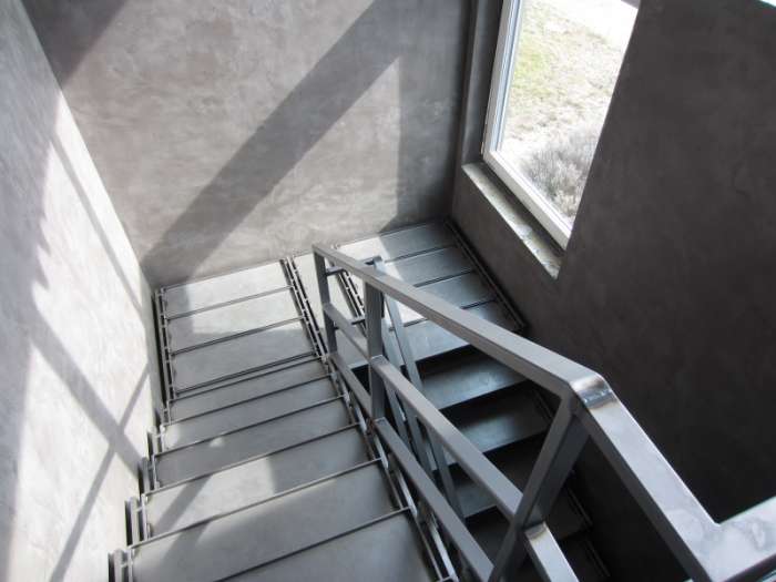 Stahltreppe roh, Stufen als Wanne zum einlegen von Granitplatten