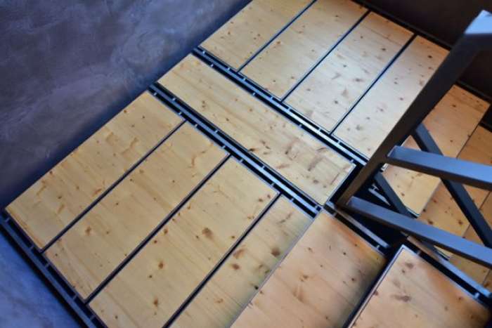 Treppenanlage Stahl / Holz / gewerblicher Einsatz / Bild 6