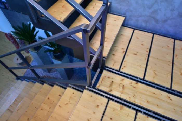 Treppenanlage Stahl / Holz / gewerblicher Einsatz / Bild 7